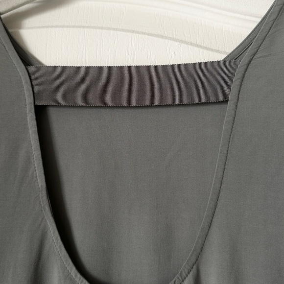 Summer Top with Interesting Back - Picture 3 of 9